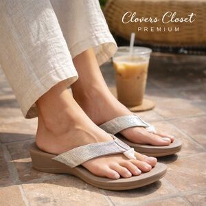 BareTraps Gammie Silver Memory Foam Wedge Sandals Comfort Flip Flop 7.5